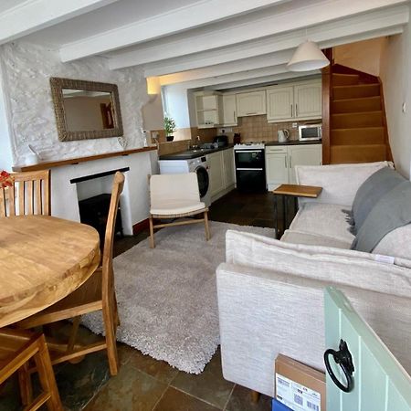 The Little Lighthouse - 2 Minutes From The Beach Pentewan Bagian luar foto
