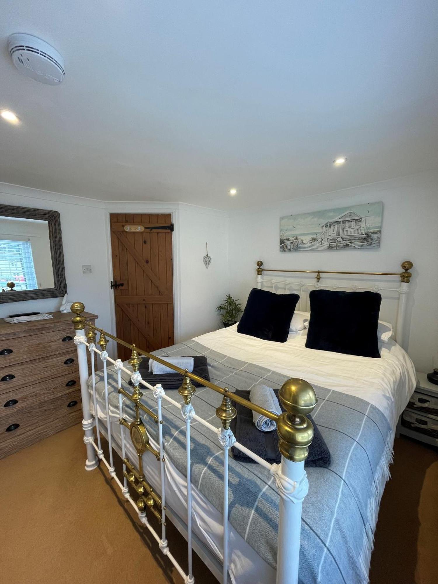 The Little Lighthouse - 2 Minutes From The Beach Pentewan Bagian luar foto